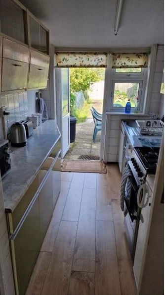 Room Eveline Road in Greater London