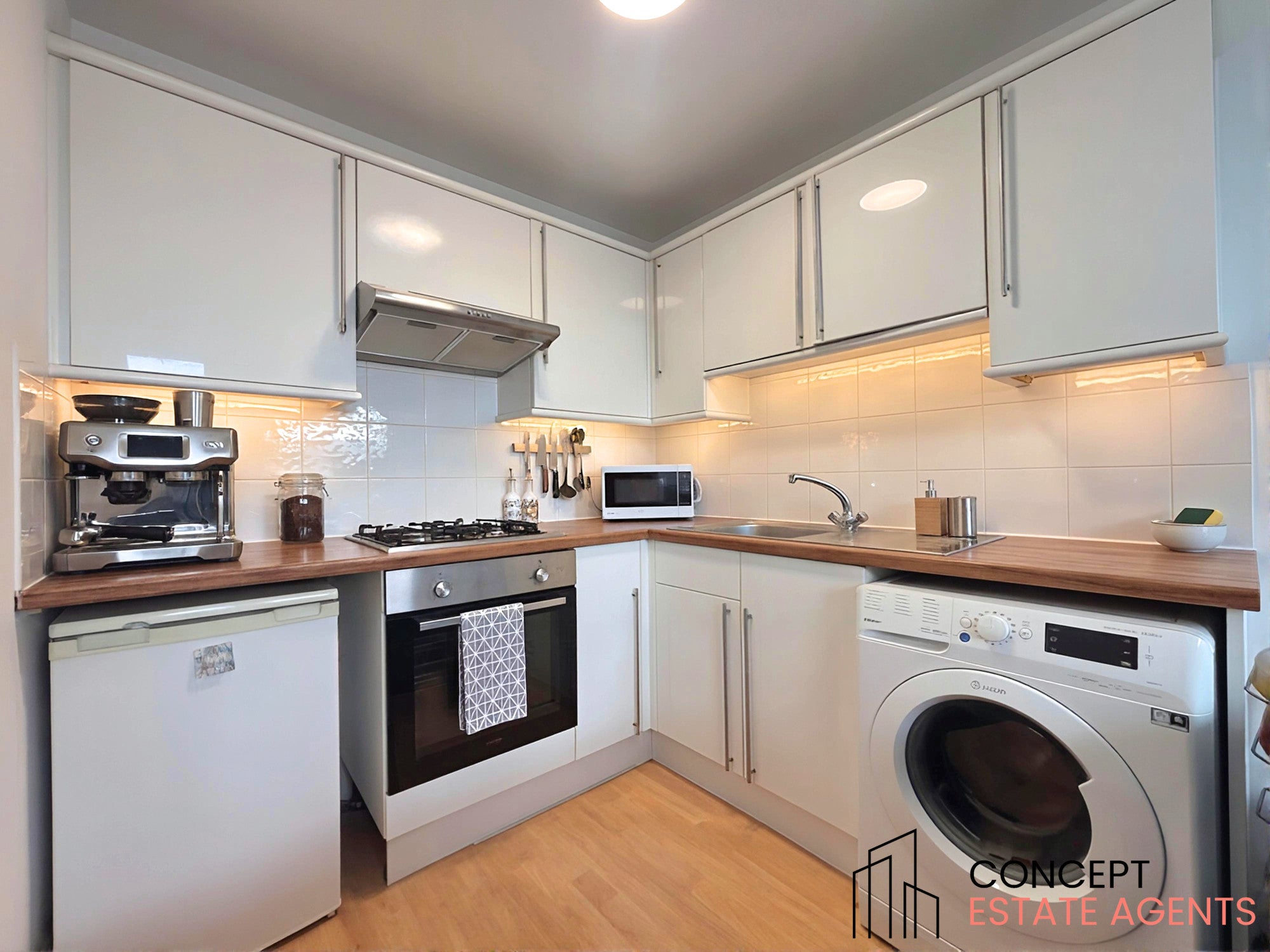 Flat Glenburnie Road in Greater London