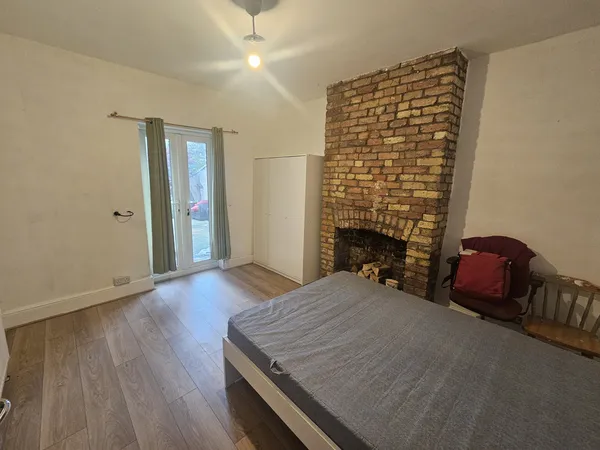 Flat Douglas Road in Maidstone
