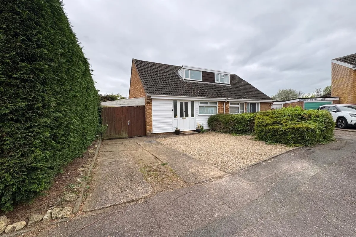 House Hedgerow Drive in Northampton