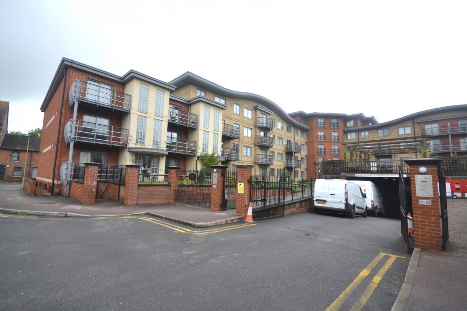 Flat Jubilee Square in Reading
