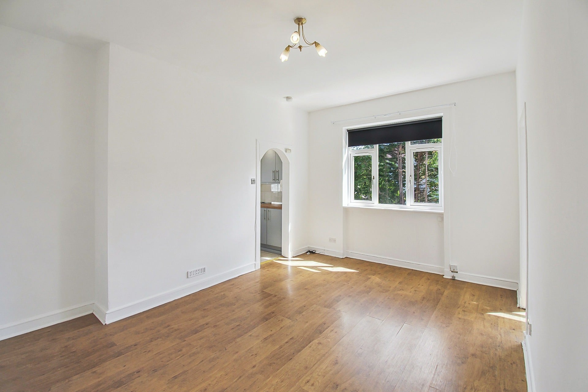 Flat Muirdrum Avenue in Glasgow
