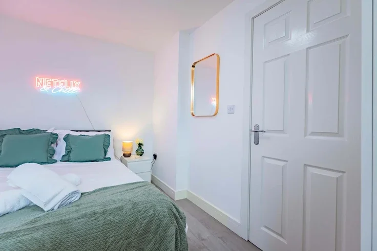 Flat Inverness Place in Cardiff
