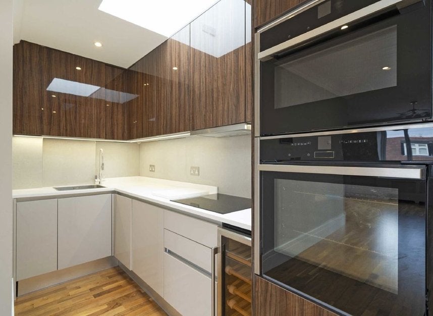 Flat Upper Richmond Road West in Greater London
