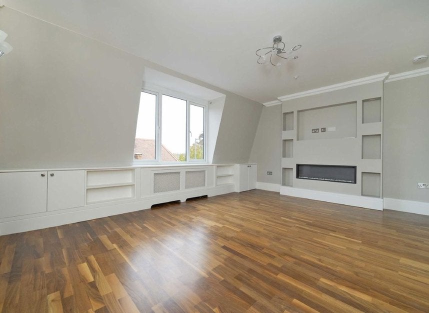 Flat Upper Richmond Road West in Greater London