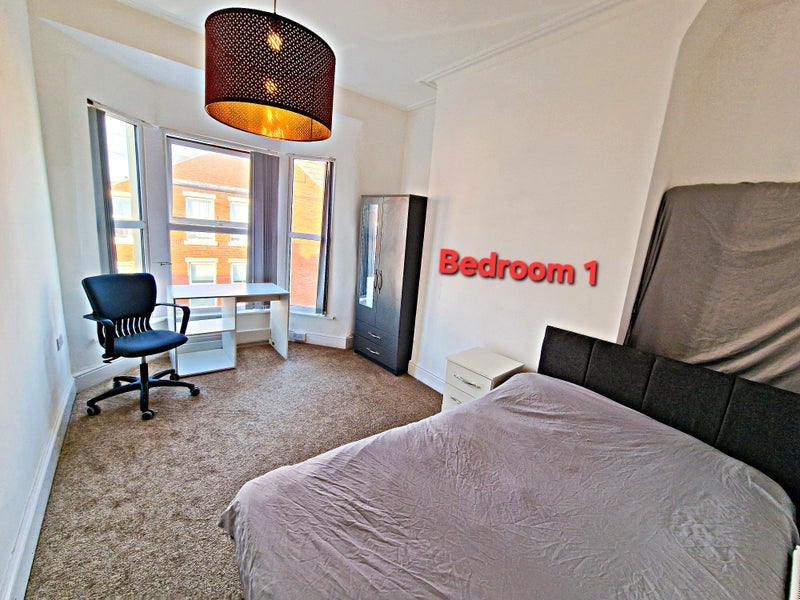 Room Russell Road in Liverpool