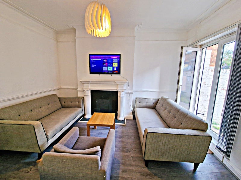 Room Russell Road in Liverpool