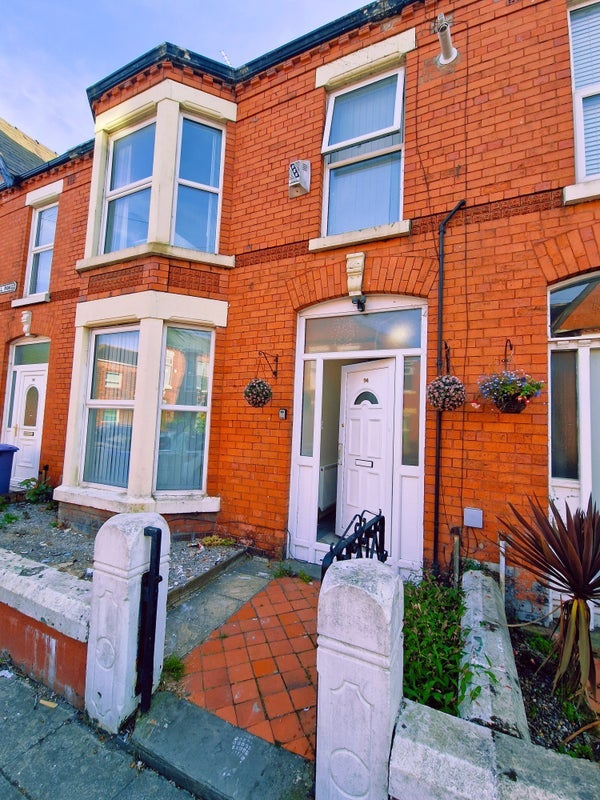 Room Russell Road in Liverpool
