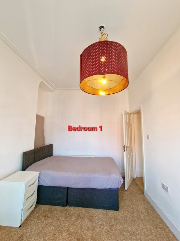 Room Russell Road in Liverpool