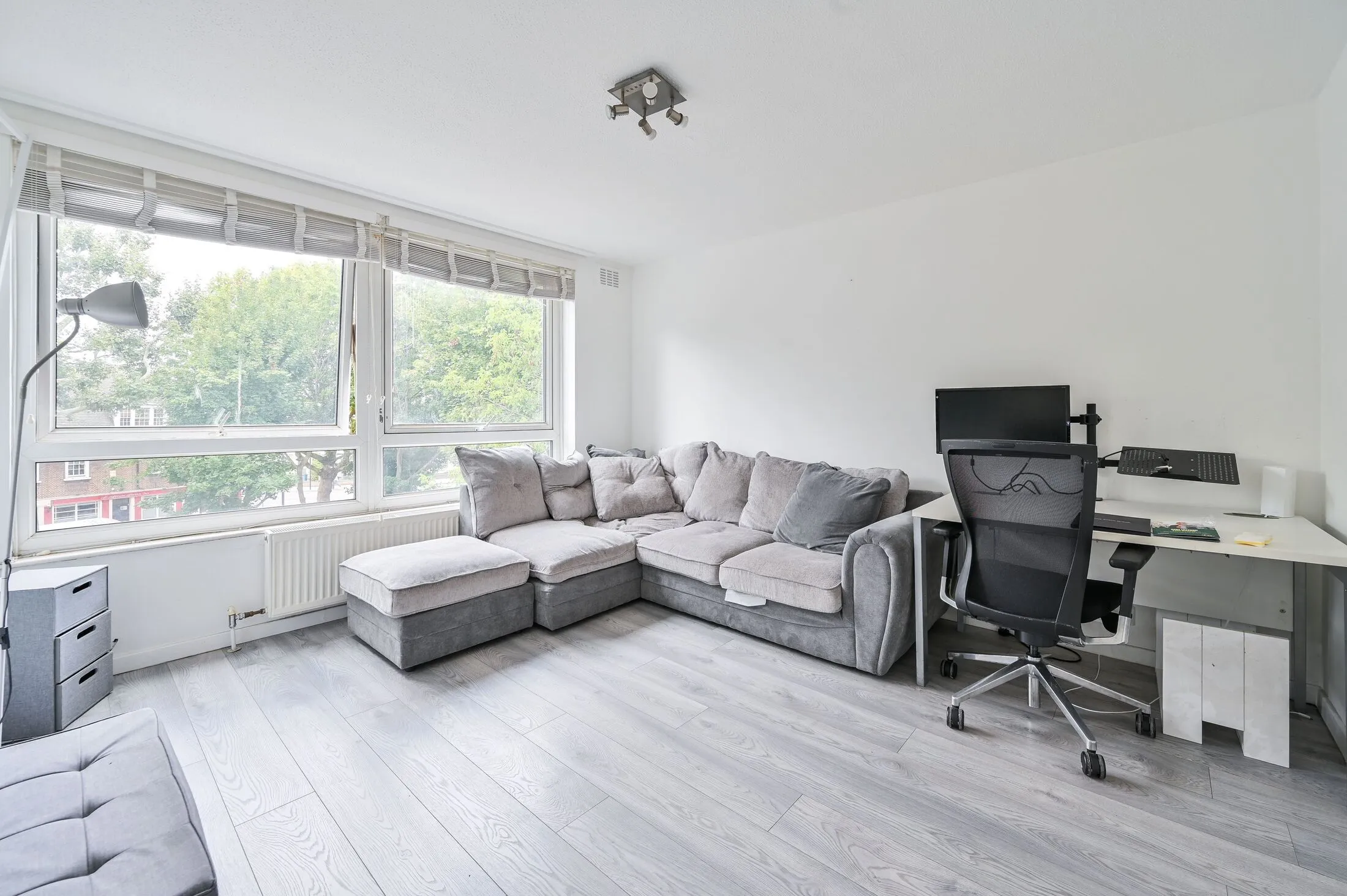 Flat Clifton Way in Greater London