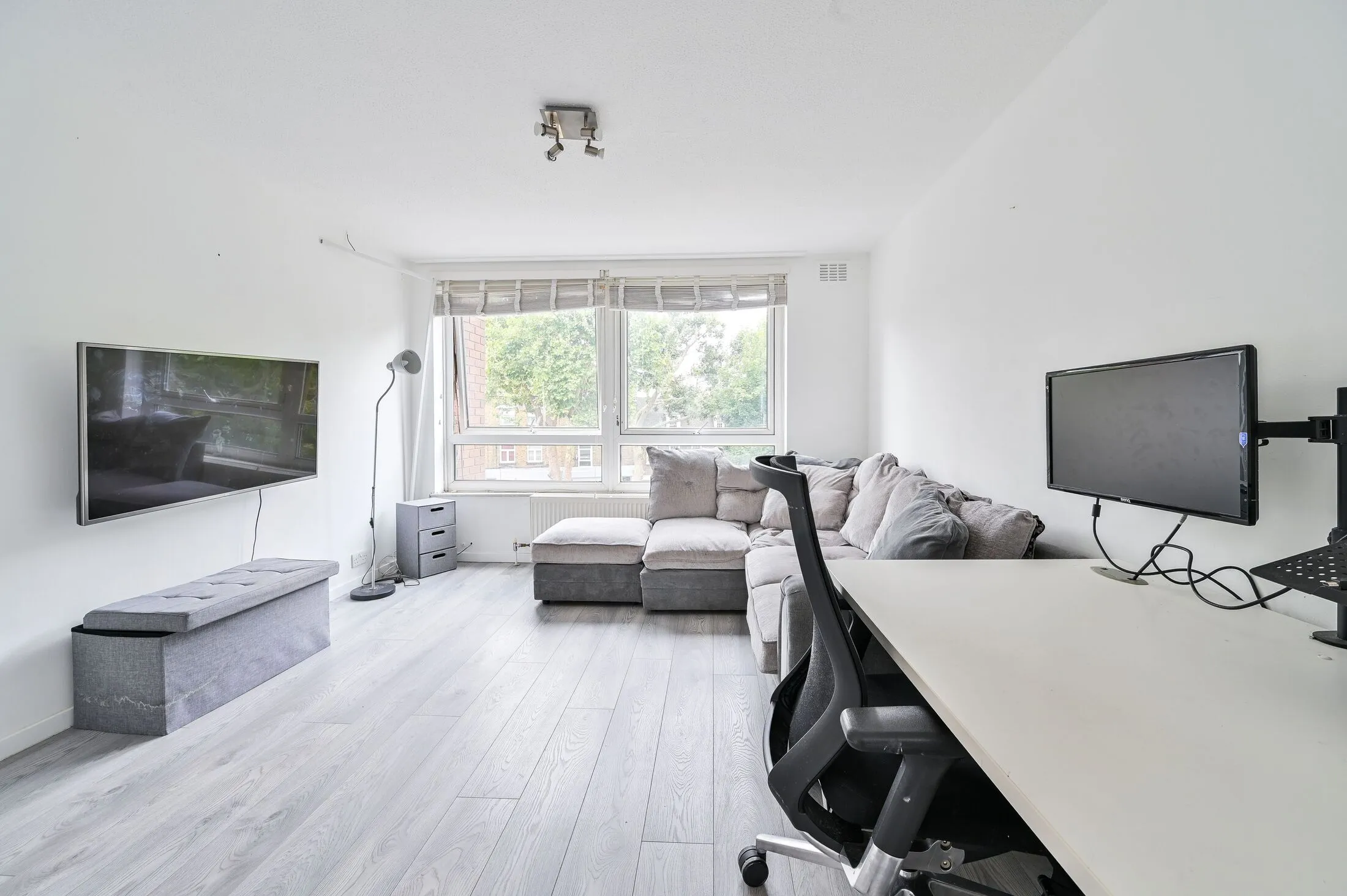Flat Clifton Way in Greater London