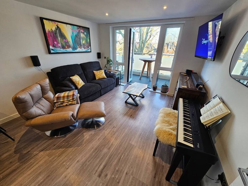 Room Barrowgate Road in Greater London