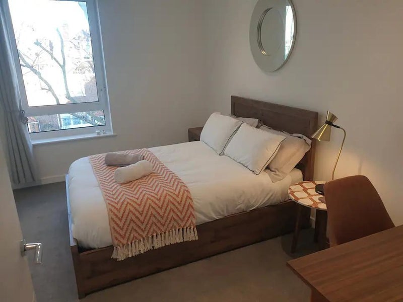 Room Barrowgate Road in Greater London