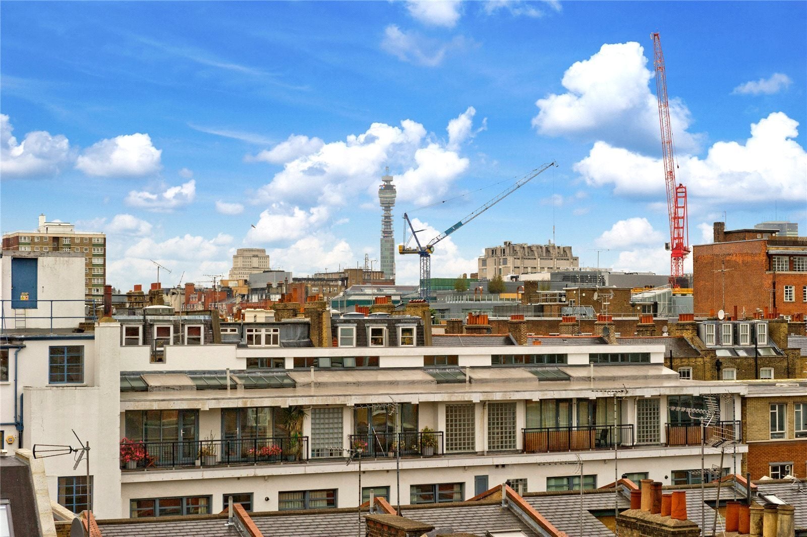 Flat Elm Street in Greater London