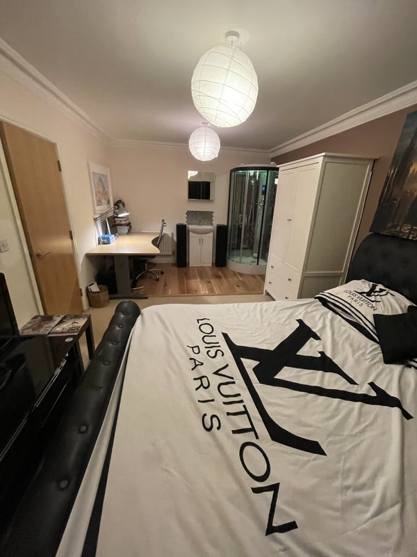 Room Highgrove Avenue in Ascot