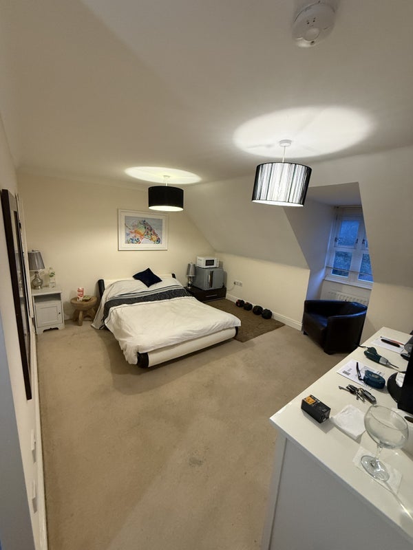 Room Highgrove Avenue in Ascot