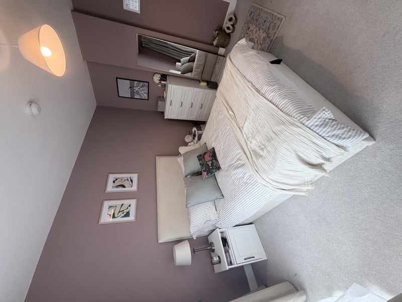 Room Forest Road in Greater London