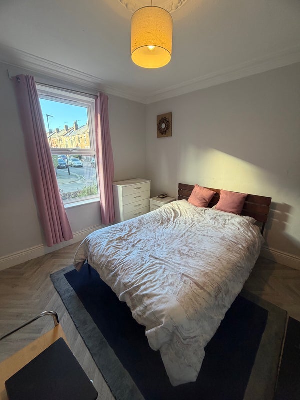 Room Spurr Street in Sheffield