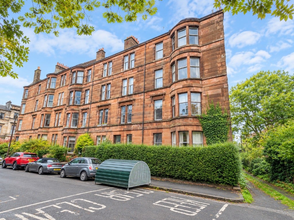 Flat Lyndhurst Gardens Lane in Glasgow