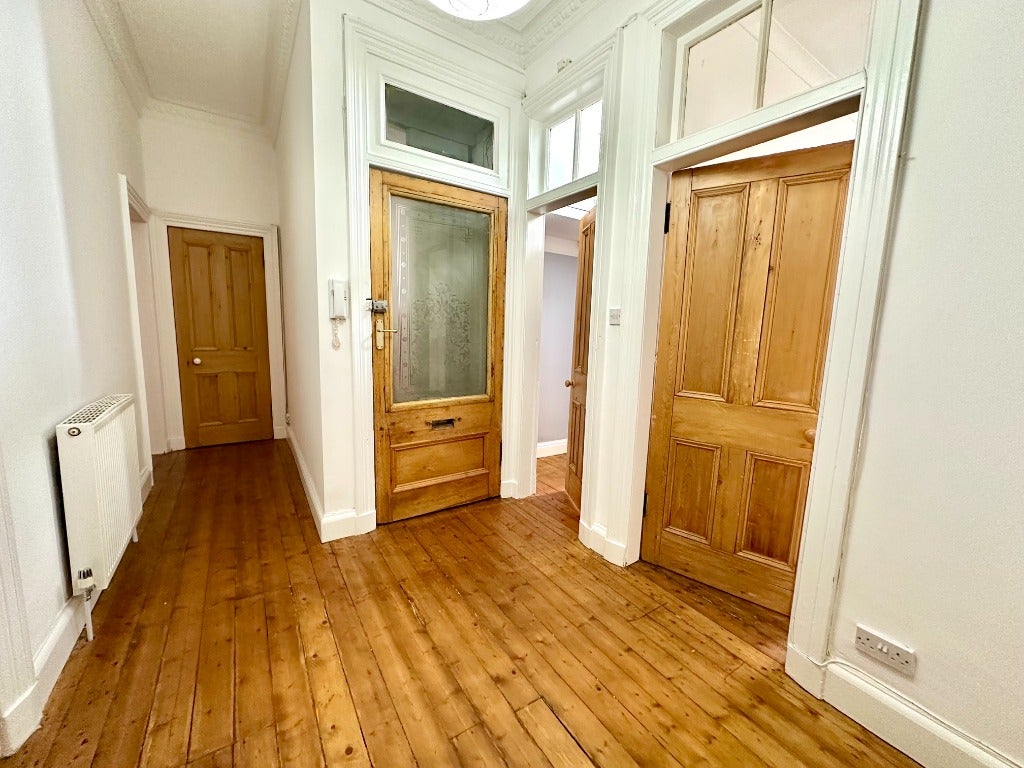 Flat Lyndhurst Gardens Lane in Glasgow