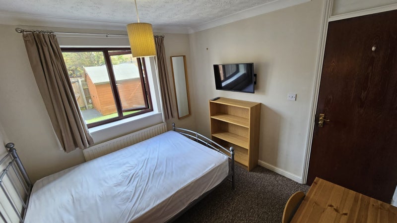 Room Midship Close in Greater London