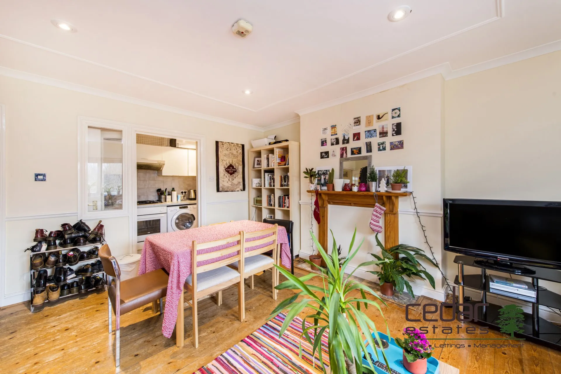 Flat Mapesbury Road in Greater London