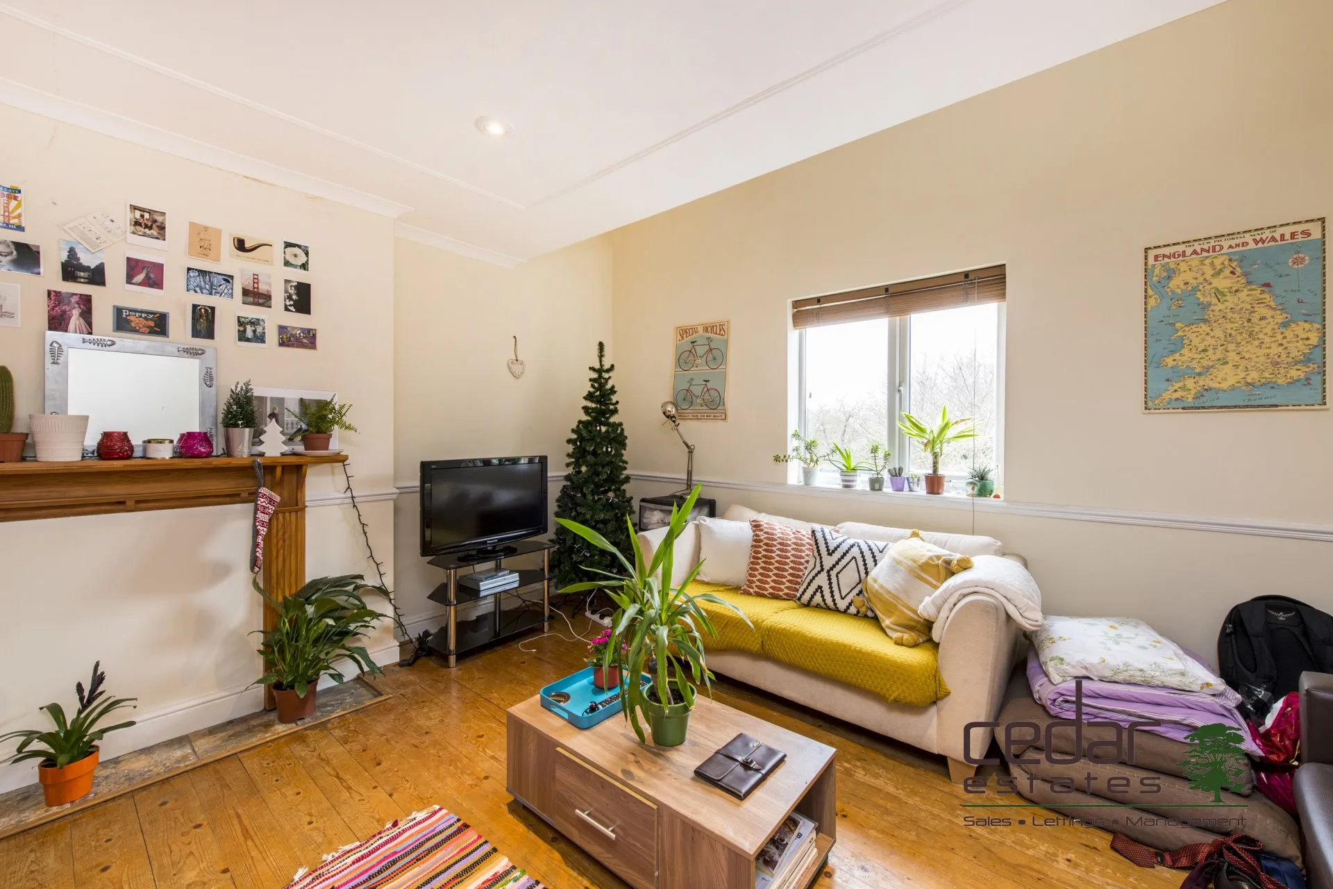 Flat Mapesbury Road in Greater London