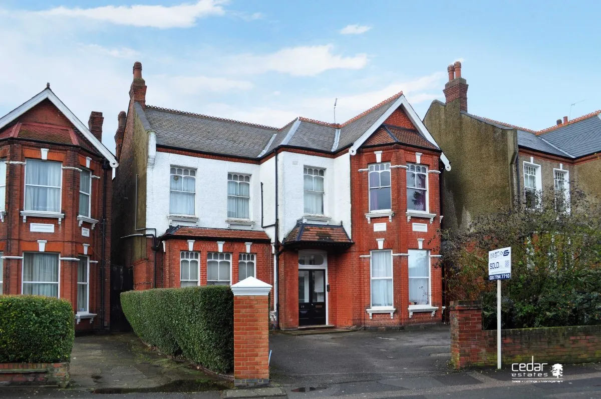 Flat Mapesbury Road in Greater London
