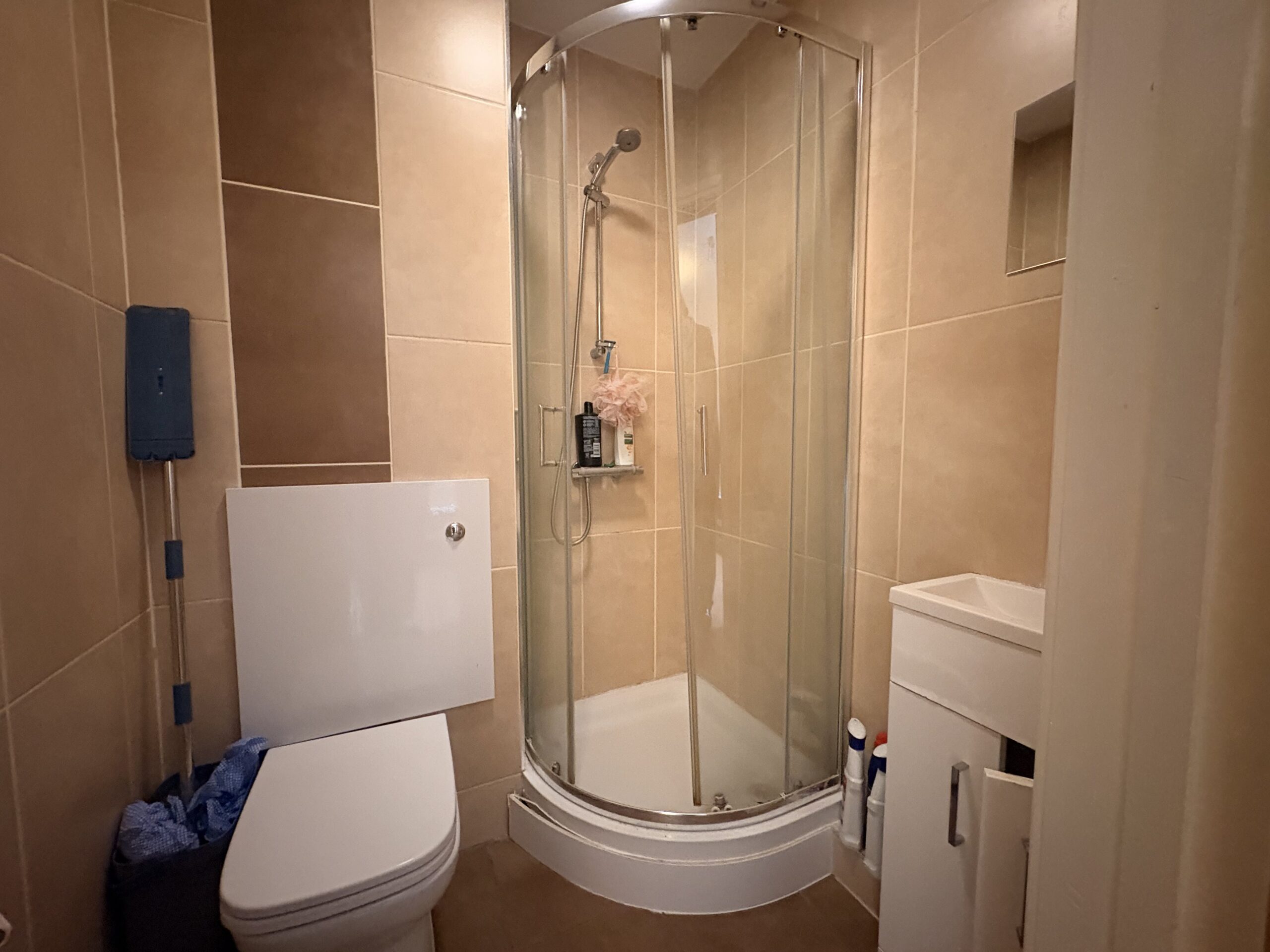 Room Colum Road in Cardiff