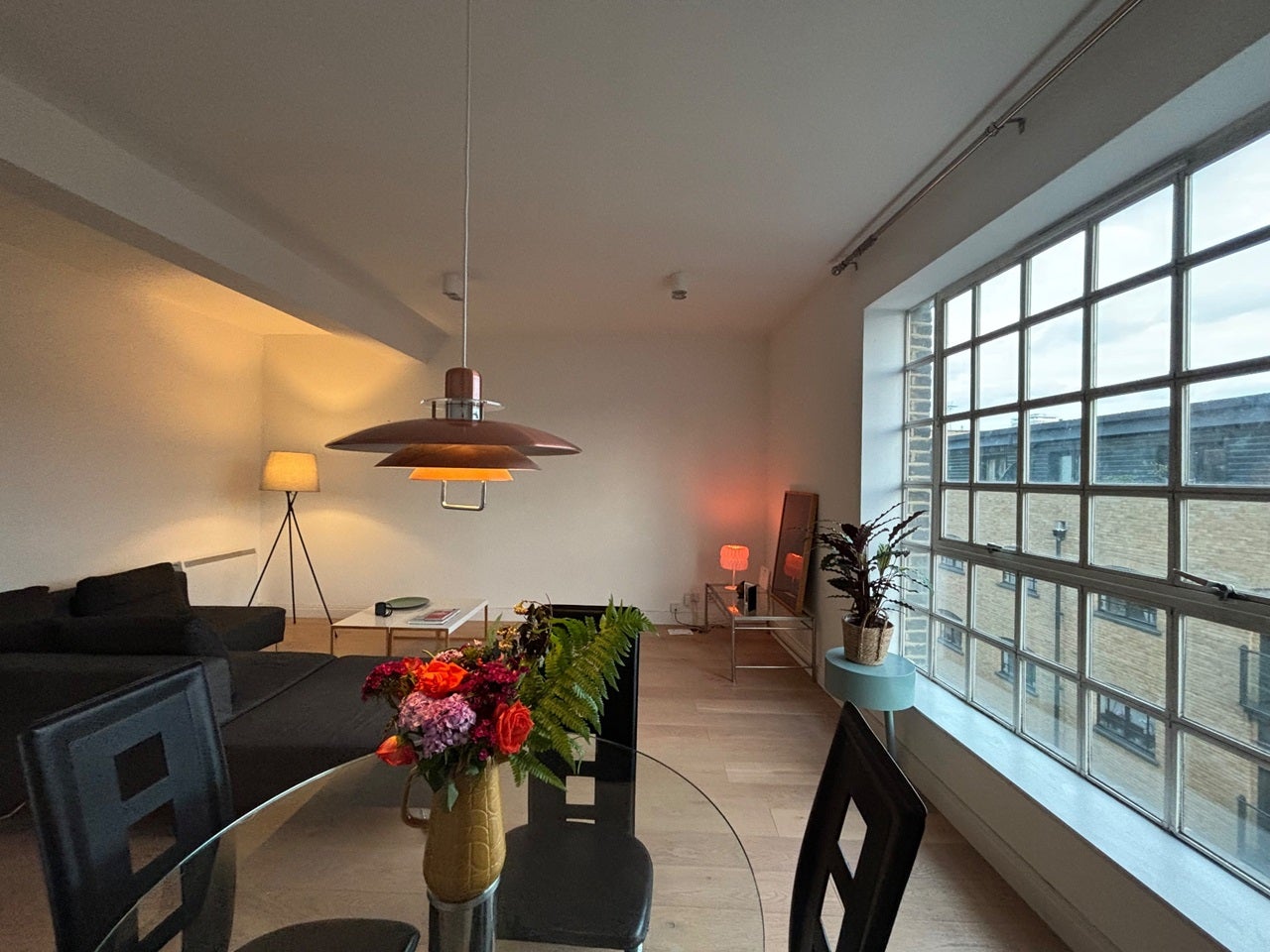 Flat Curlew Street in Greater London