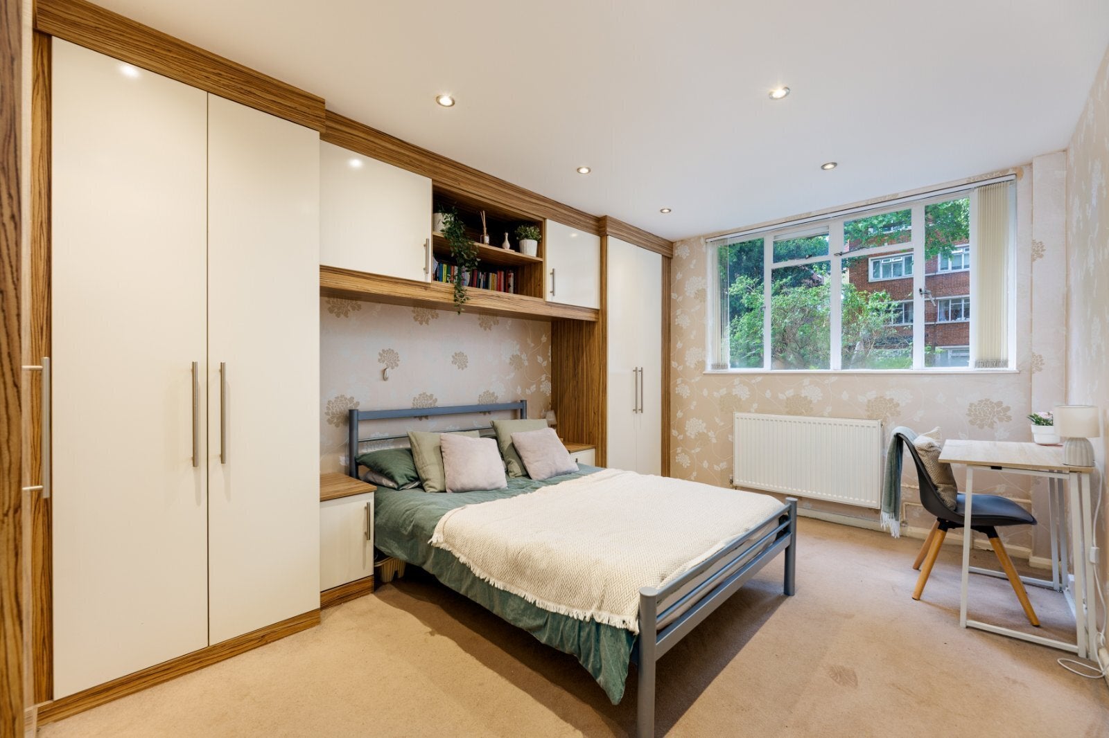 Flat Upper Richmond Road in Greater London