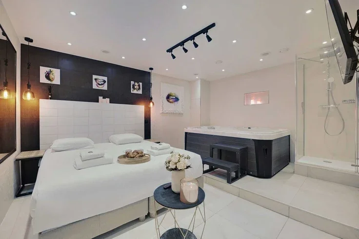 Flat Boulevard Marguerite de Rochechouart in Paris