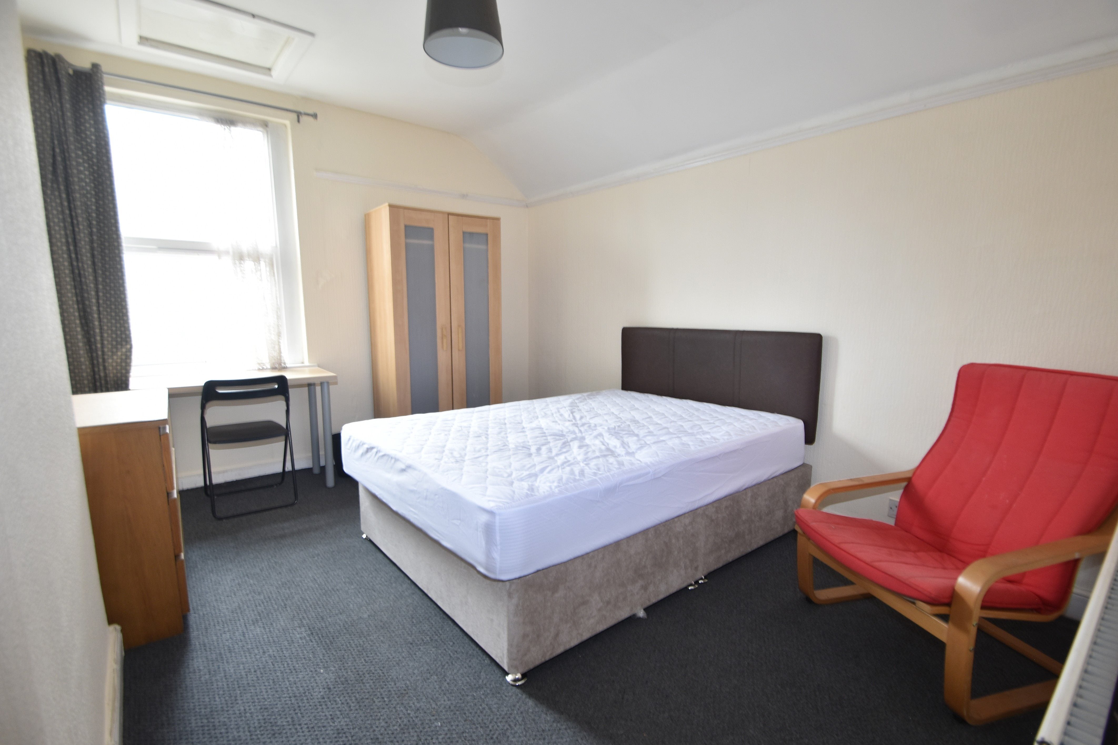 Room Tewkesbury Street in Cardiff