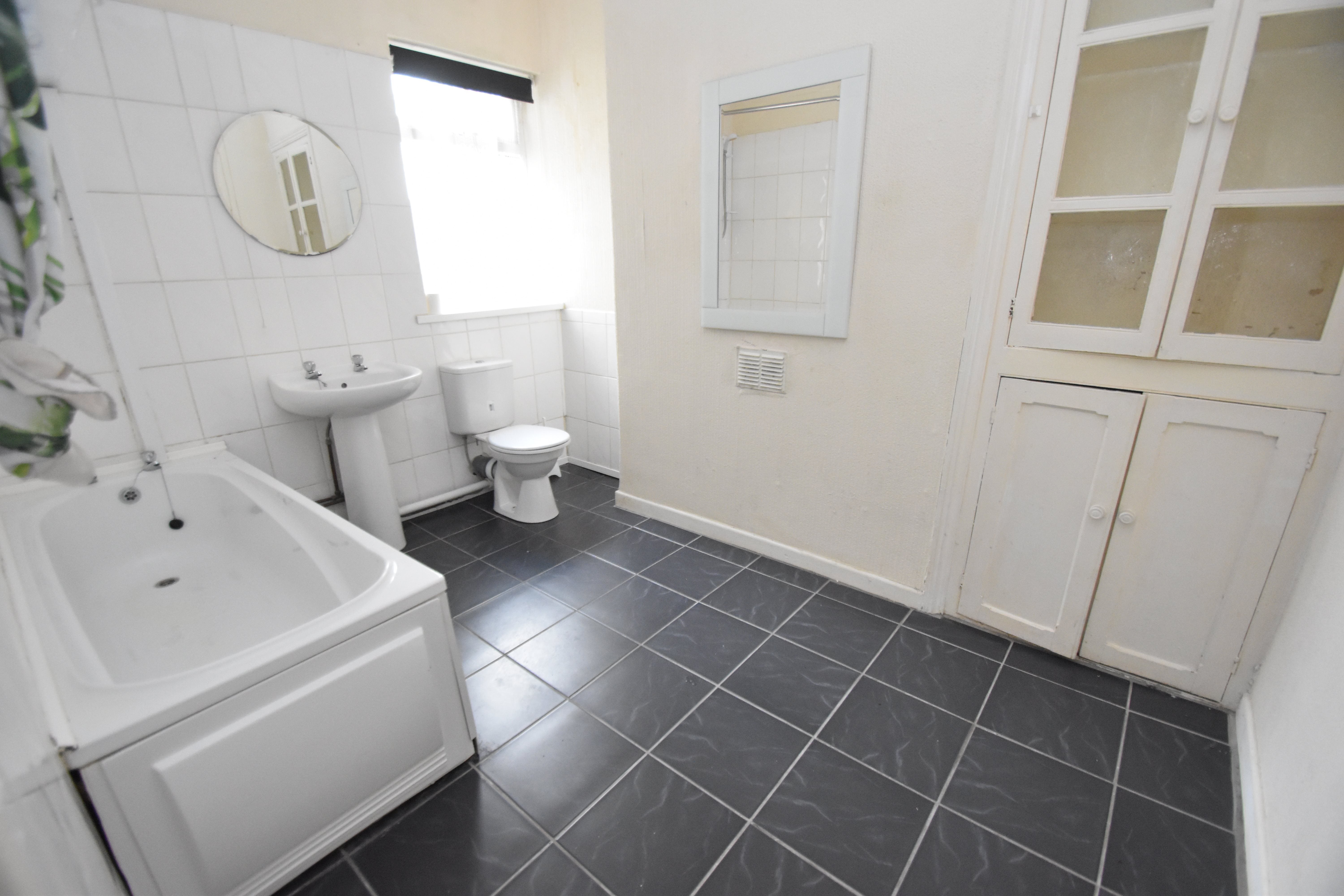 Room Tewkesbury Street in Cardiff