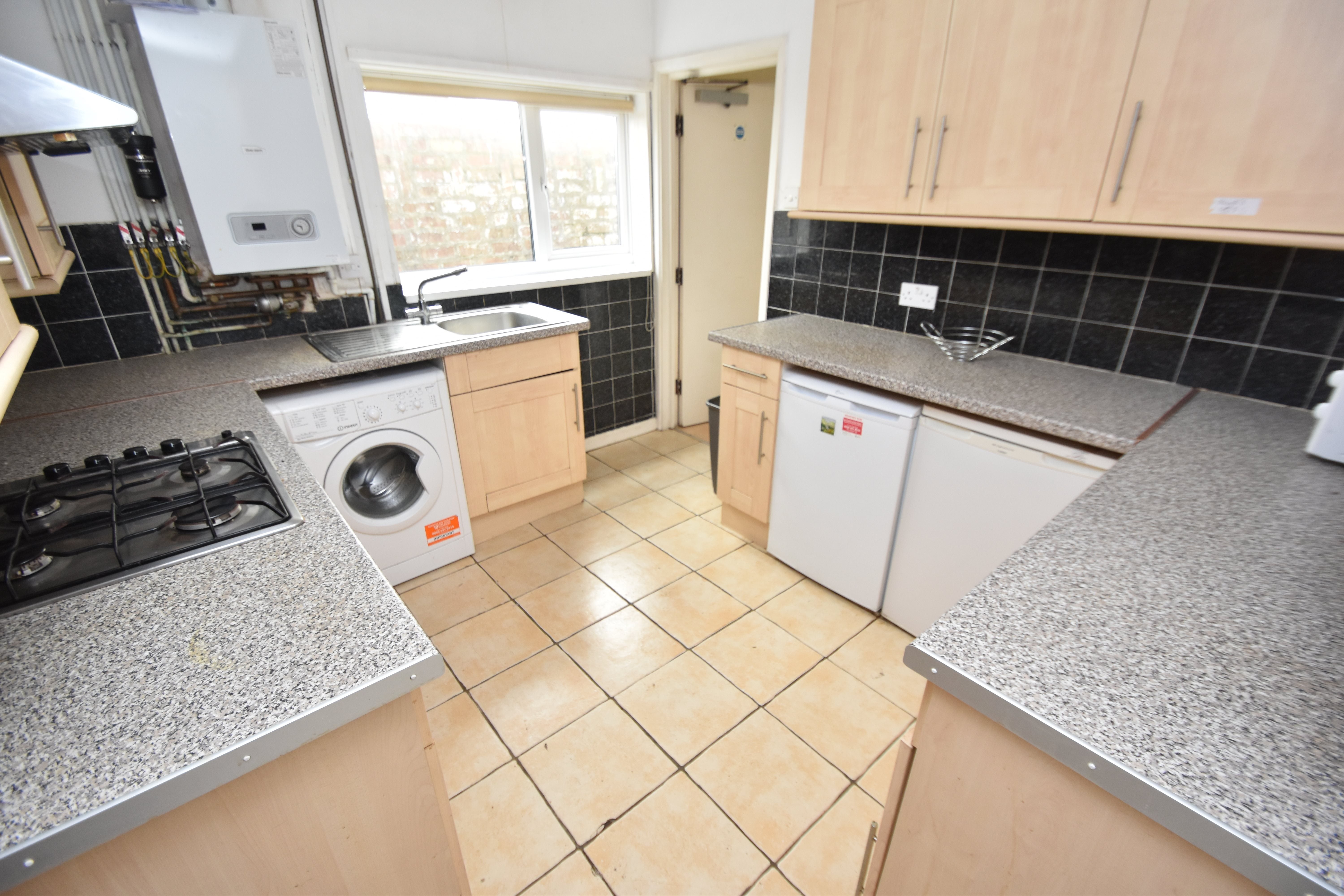 Room Tewkesbury Street in Cardiff