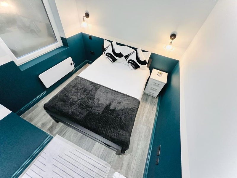 Room Downton Avenue in Greater London