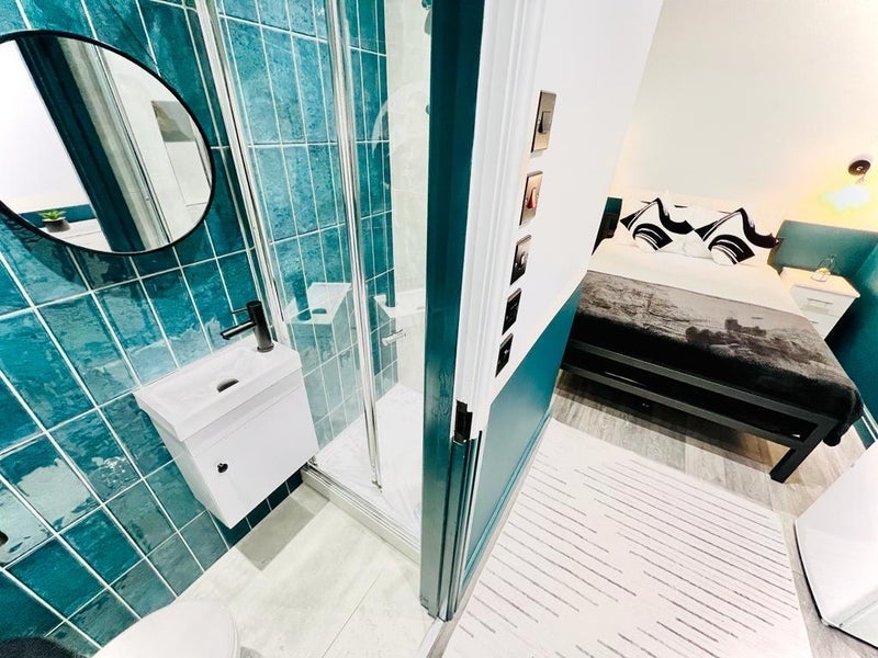 Room Downton Avenue in Greater London