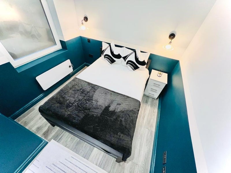Room Downton Avenue in Greater London