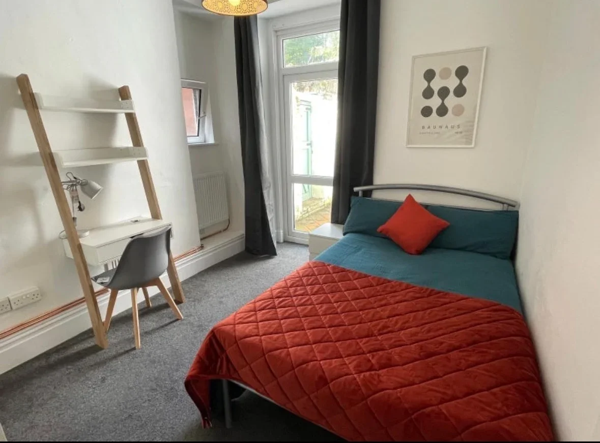 Room Grantham Place in Bradford
