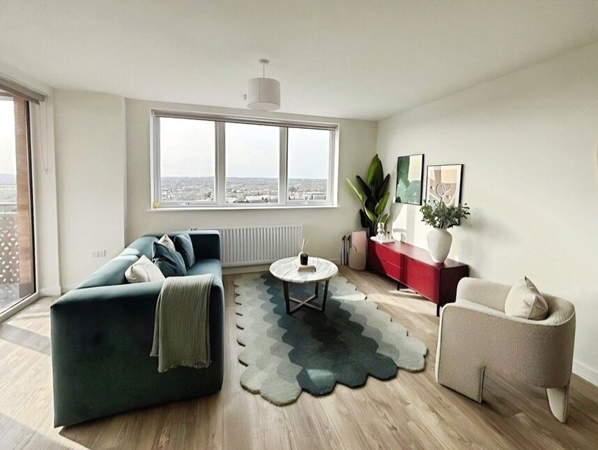 Flat Elmsleigh Road in Staines-Upon-Thames