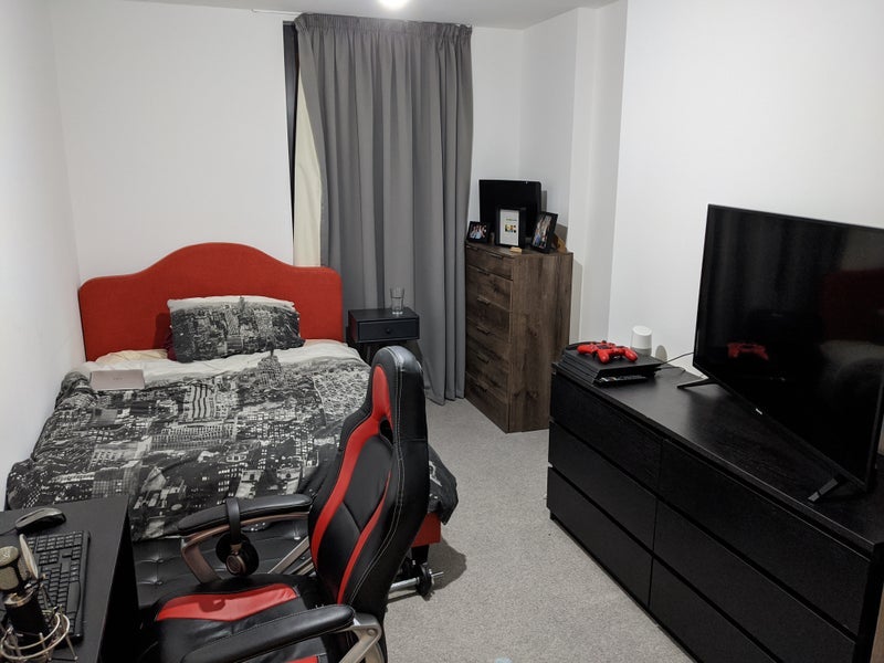 Room Forrester Way in Greater London