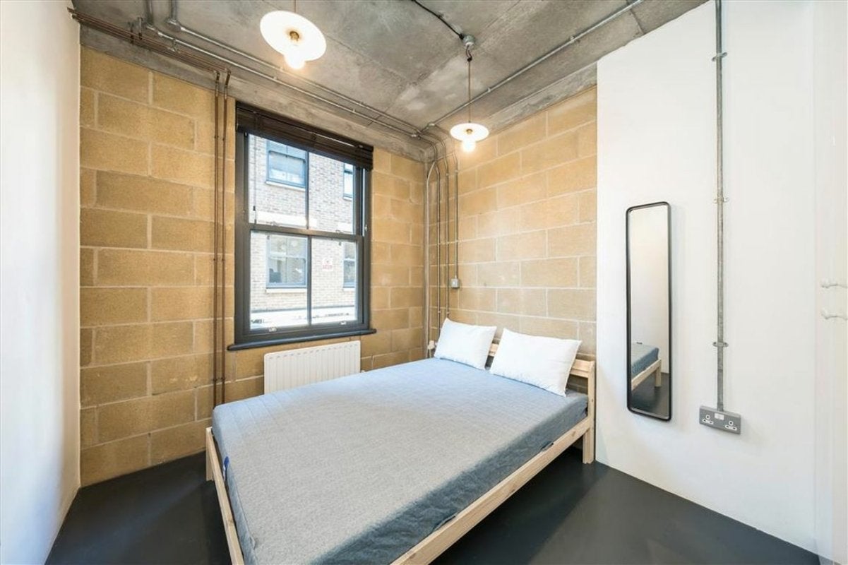 Flat New Inn Broadway in Greater London