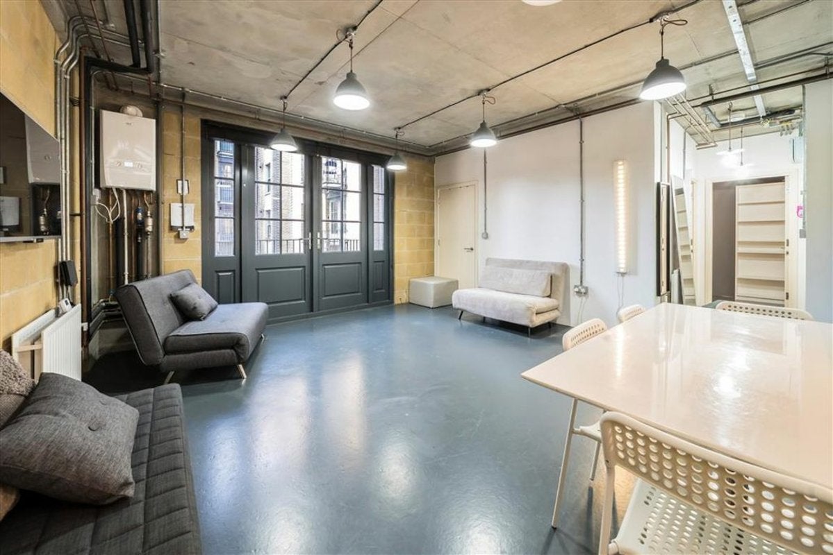 Flat New Inn Broadway in Greater London