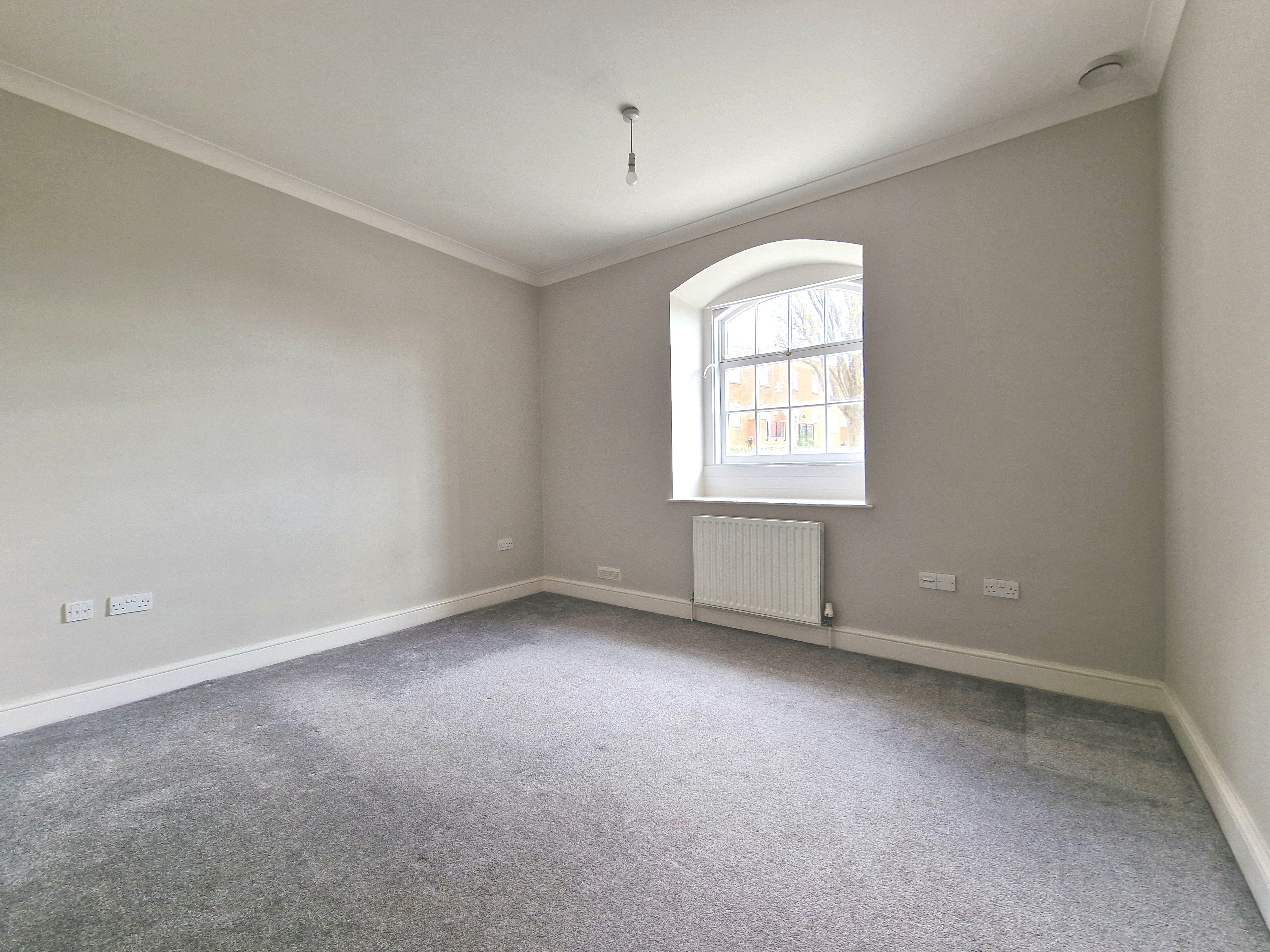 Flat Jupiter Court in Portsmouth