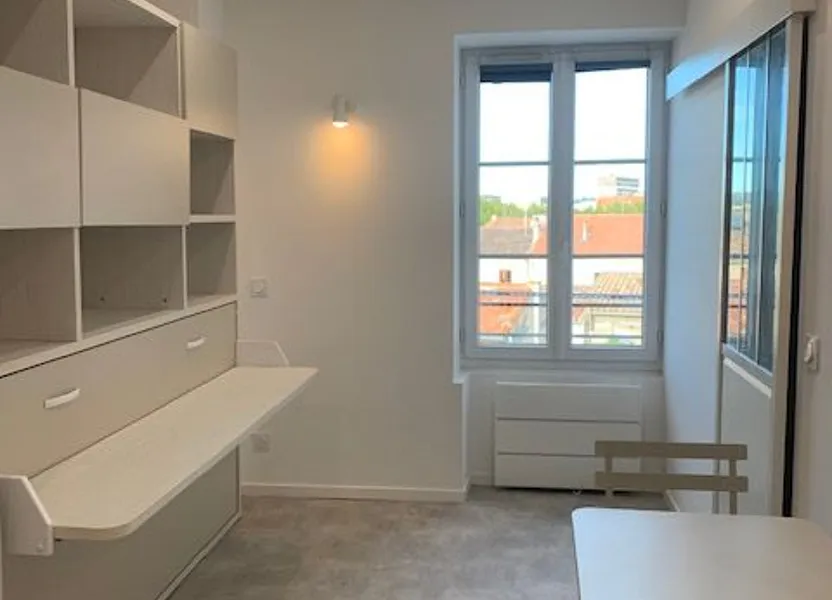 Appartement Avenue Feuchères à Nîmes