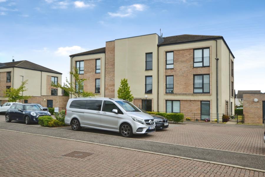 Flat Moubray Grove in City of Edinburgh