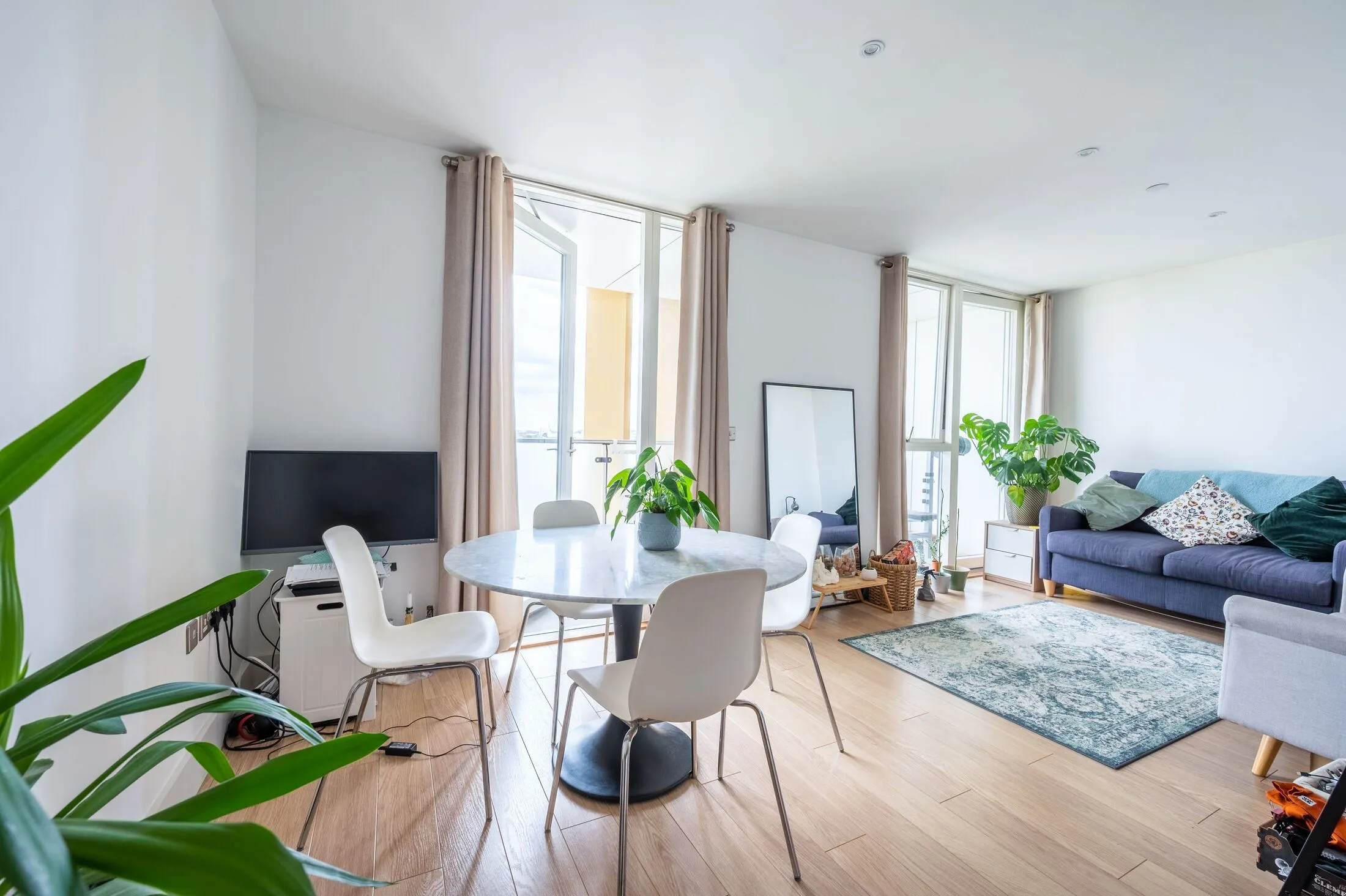 Flat Robsart Street in Greater London
