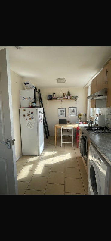 Room Aytoun Road in Greater London