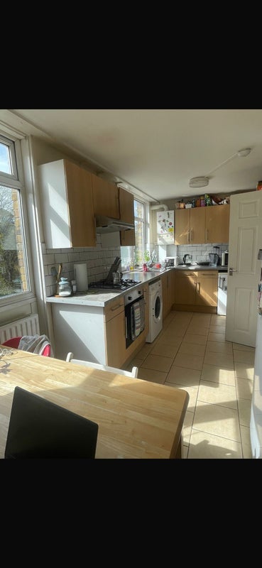 Room Aytoun Road in Greater London
