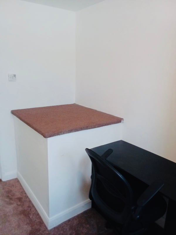 Room Crosscombe Drive in Bristol